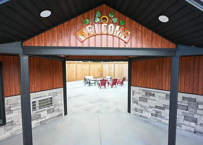Benton Motel Hotel 4*