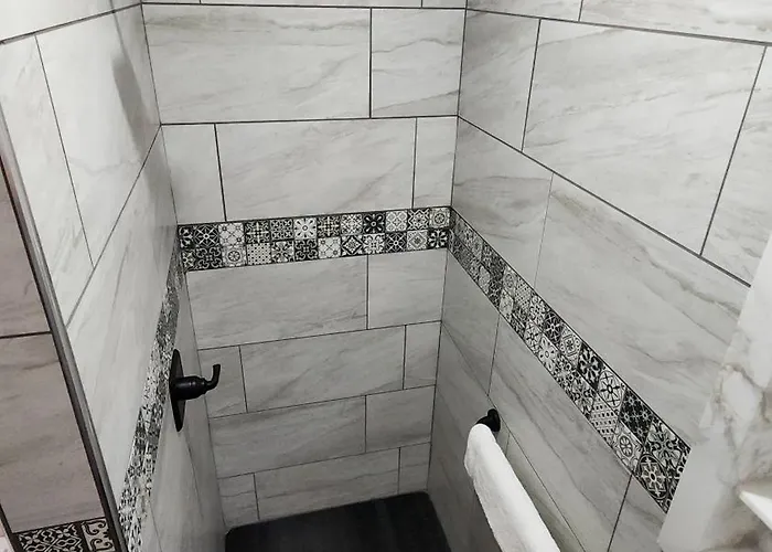 Benton Motel Hotel 4*