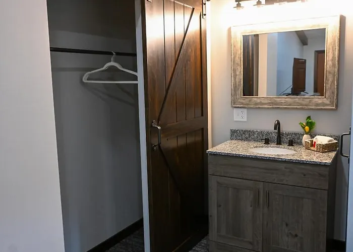 Hotel Benton Motel 4*
